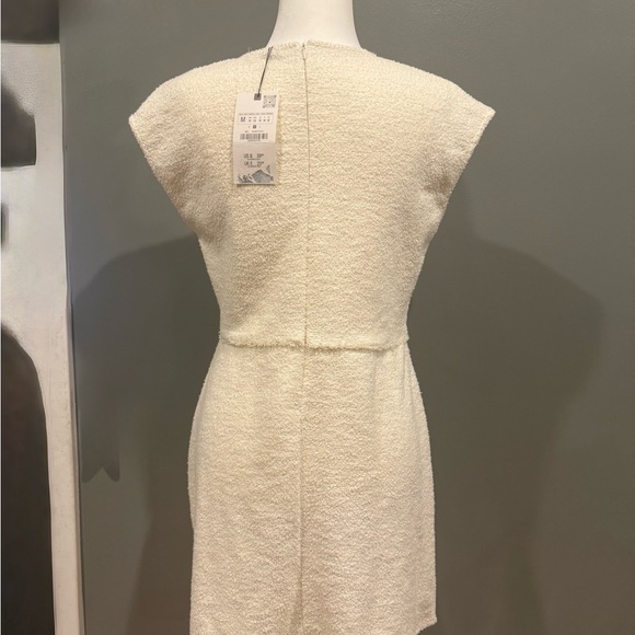 *NEW WITH TAGS* Zara Women's Size M Textured Mini Dress - Picture 2 of 10